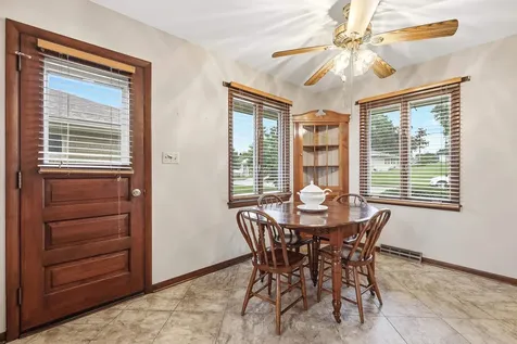 3070 Saint Anne Dubuque IA 52001