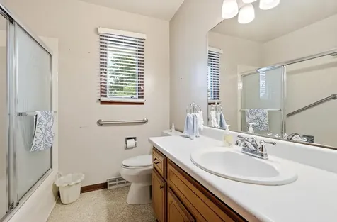 3070 Saint Anne Dubuque IA 52001