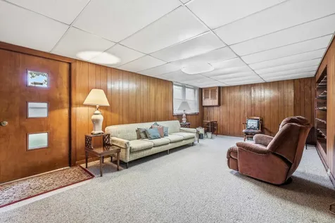 3070 Saint Anne Dubuque IA 52001