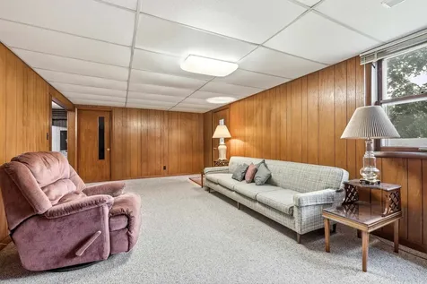 3070 Saint Anne Dubuque IA 52001