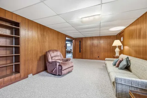 3070 Saint Anne Dubuque IA 52001