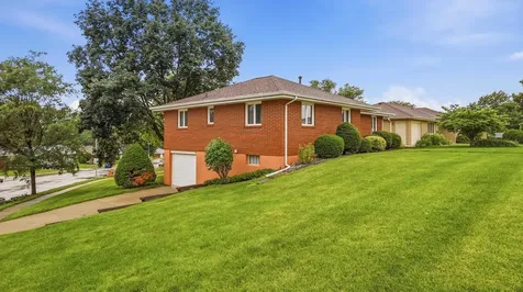 3070 Saint Anne Dubuque IA 52001