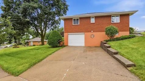 3070 Saint Anne Dubuque IA 52001