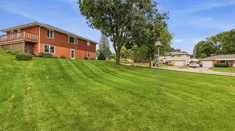 3070 Saint Anne Dubuque IA 52001