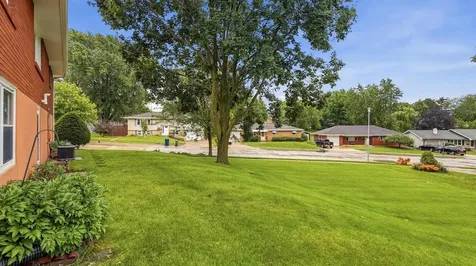3070 Saint Anne Dubuque IA 52001