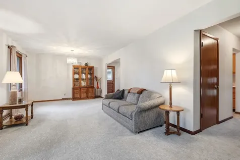 3070 Saint Anne Dubuque IA 52001