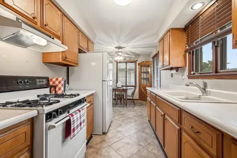 3070 Saint Anne Dubuque IA 52001