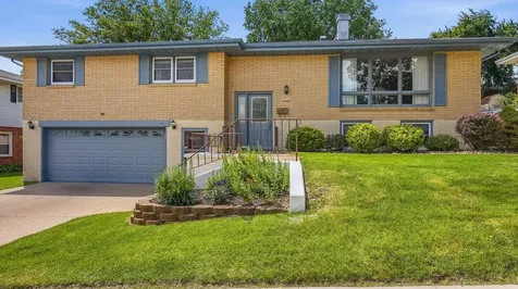 3448 Glencove Dubuque IA 52002
