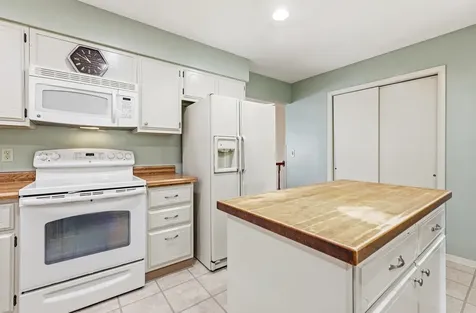 3448 Glencove Dubuque IA 52002