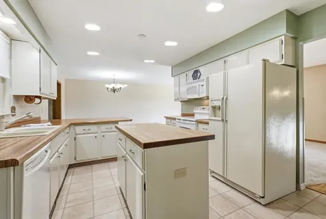 3448 Glencove Dubuque IA 52002