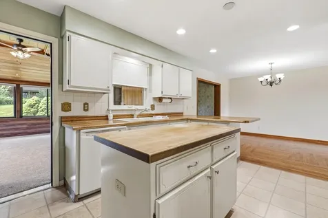 3448 Glencove Dubuque IA 52002