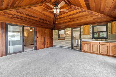 3448 Glencove Dubuque IA 52002