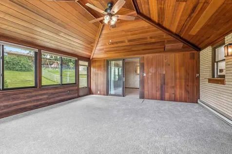 3448 Glencove Dubuque IA 52002