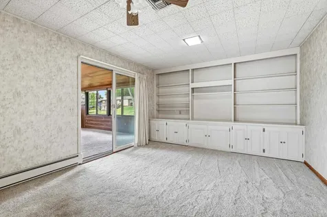 3448 Glencove Dubuque IA 52002