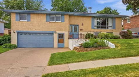 3448 Glencove Dubuque IA 52002
