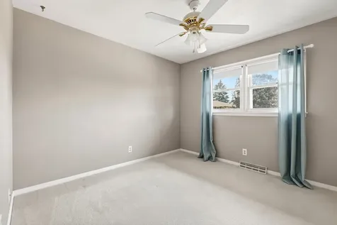 3448 Glencove Dubuque IA 52002