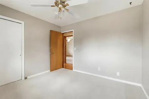 3448 Glencove Dubuque IA 52002