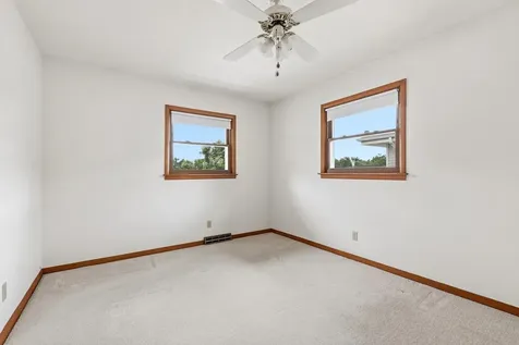 3448 Glencove Dubuque IA 52002
