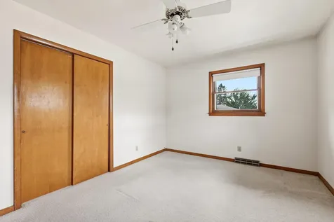 3448 Glencove Dubuque IA 52002
