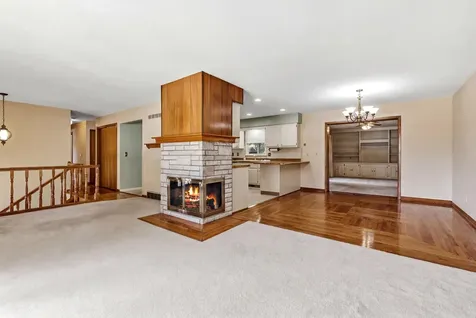 3448 Glencove Dubuque IA 52002
