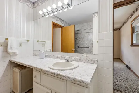 3448 Glencove Dubuque IA 52002