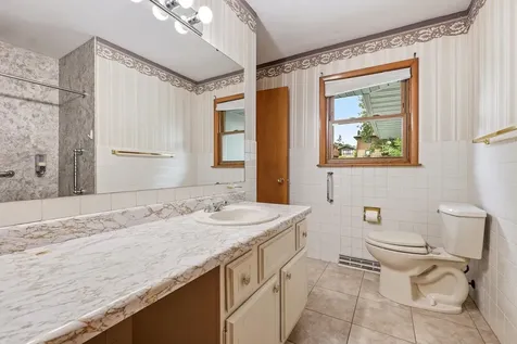 3448 Glencove Dubuque IA 52002