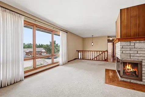 3448 Glencove Dubuque IA 52002