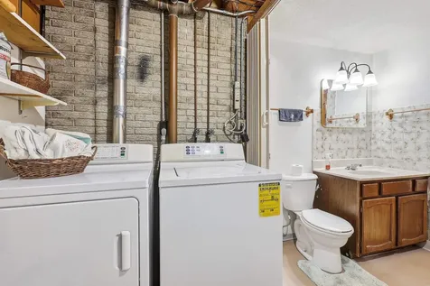 3448 Glencove Dubuque IA 52002