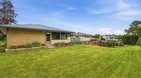 3448 Glencove Dubuque IA 52002