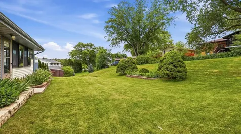 3448 Glencove Dubuque IA 52002