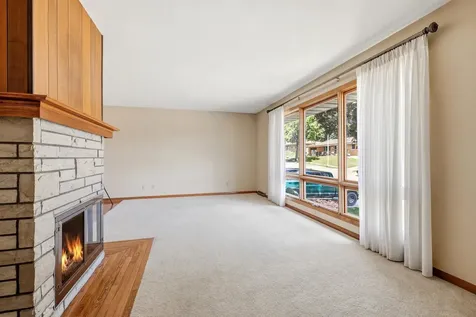 3448 Glencove Dubuque IA 52002