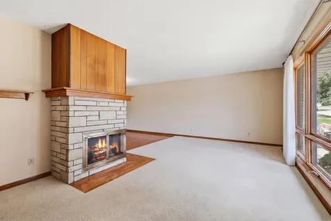 3448 Glencove Dubuque IA 52002