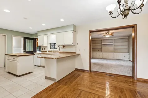 3448 Glencove Dubuque IA 52002