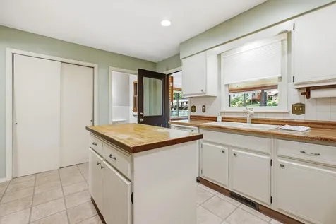 3448 Glencove Dubuque IA 52002