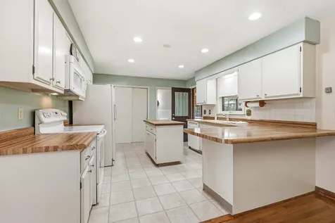 3448 Glencove Dubuque IA 52002