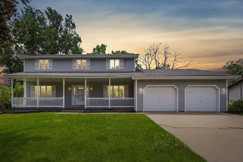 800 Tanglewood Manchester IA 52057