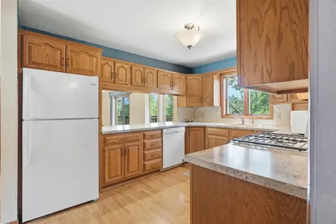 800 Tanglewood Manchester IA 52057