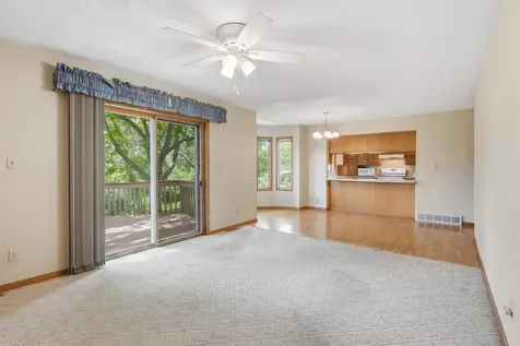 800 Tanglewood Manchester IA 52057