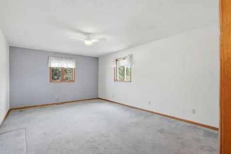 800 Tanglewood Manchester IA 52057