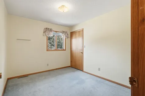 800 Tanglewood Manchester IA 52057