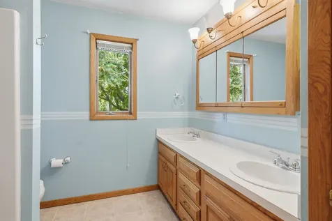800 Tanglewood Manchester IA 52057