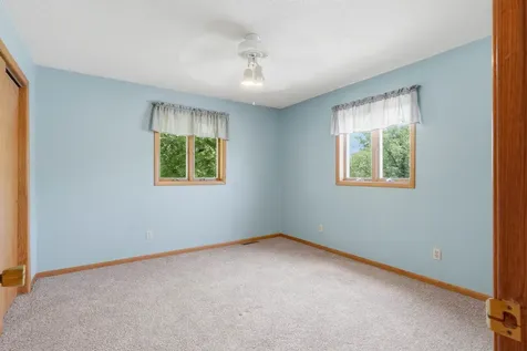 800 Tanglewood Manchester IA 52057