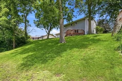 800 Tanglewood Manchester IA 52057