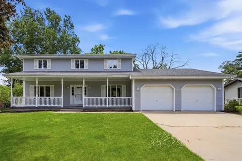 800 Tanglewood Manchester IA 52057