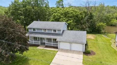 800 Tanglewood Manchester IA 52057