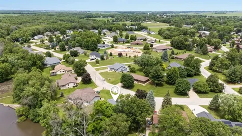 800 Tanglewood Manchester IA 52057