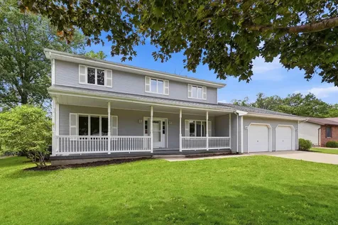 800 Tanglewood Manchester IA 52057