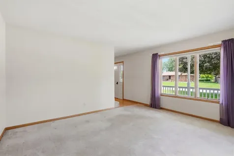 800 Tanglewood Manchester IA 52057