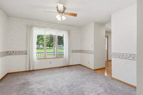 800 Tanglewood Manchester IA 52057