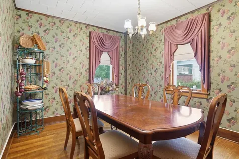 1206 Loras Dubuque IA 52001